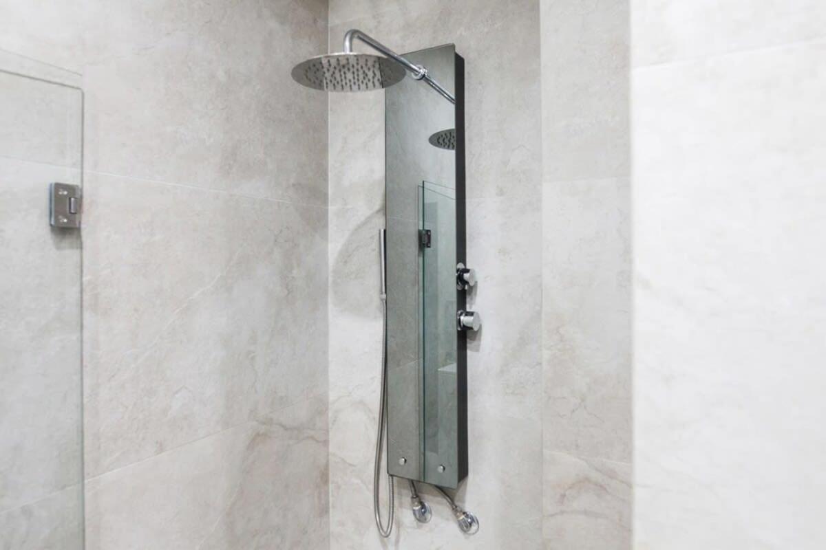 Beautiful Elegant Apartment Next To Monastiraki Athens Luaran gambar