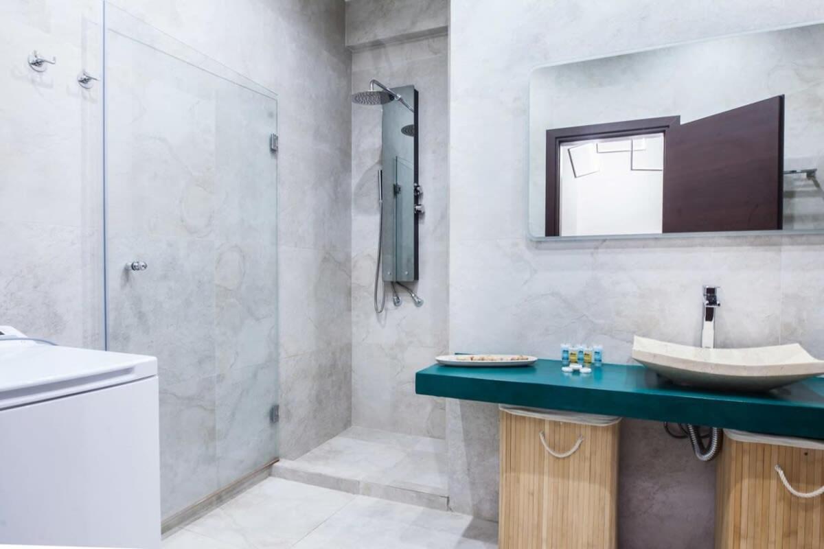 Beautiful Elegant Apartment Next To Monastiraki Athens Luaran gambar